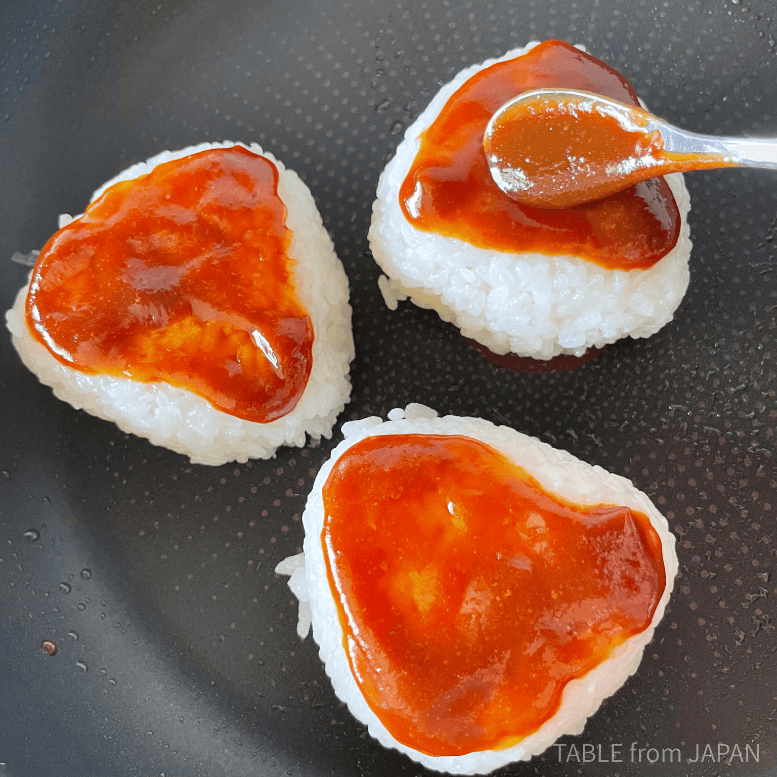 Miso Yaki Onigiri – This Simple Miso Grilled Onigiri Is Hard to Stop Eating step 4 photo 1