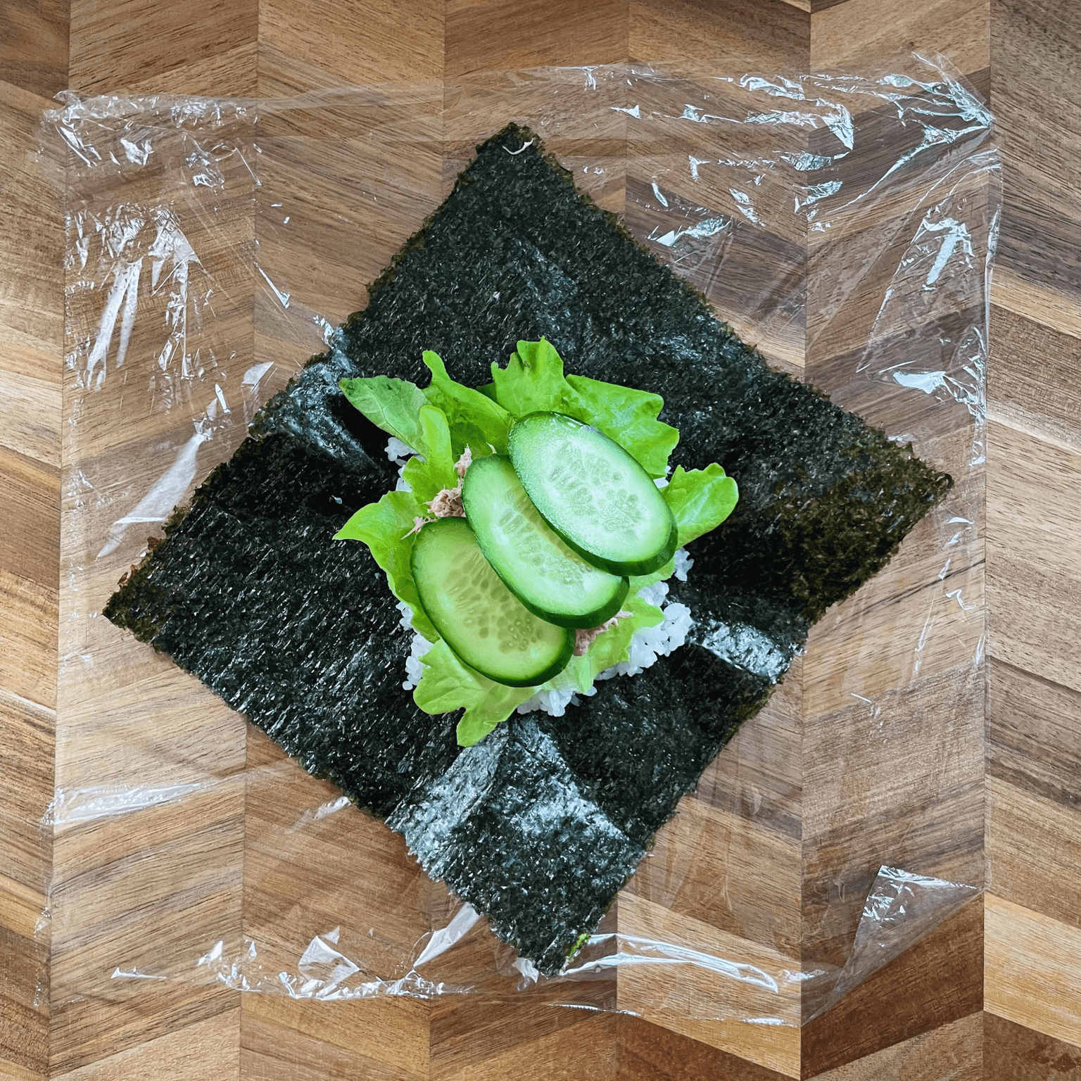 Tuna and cucumber filling for onigirazu