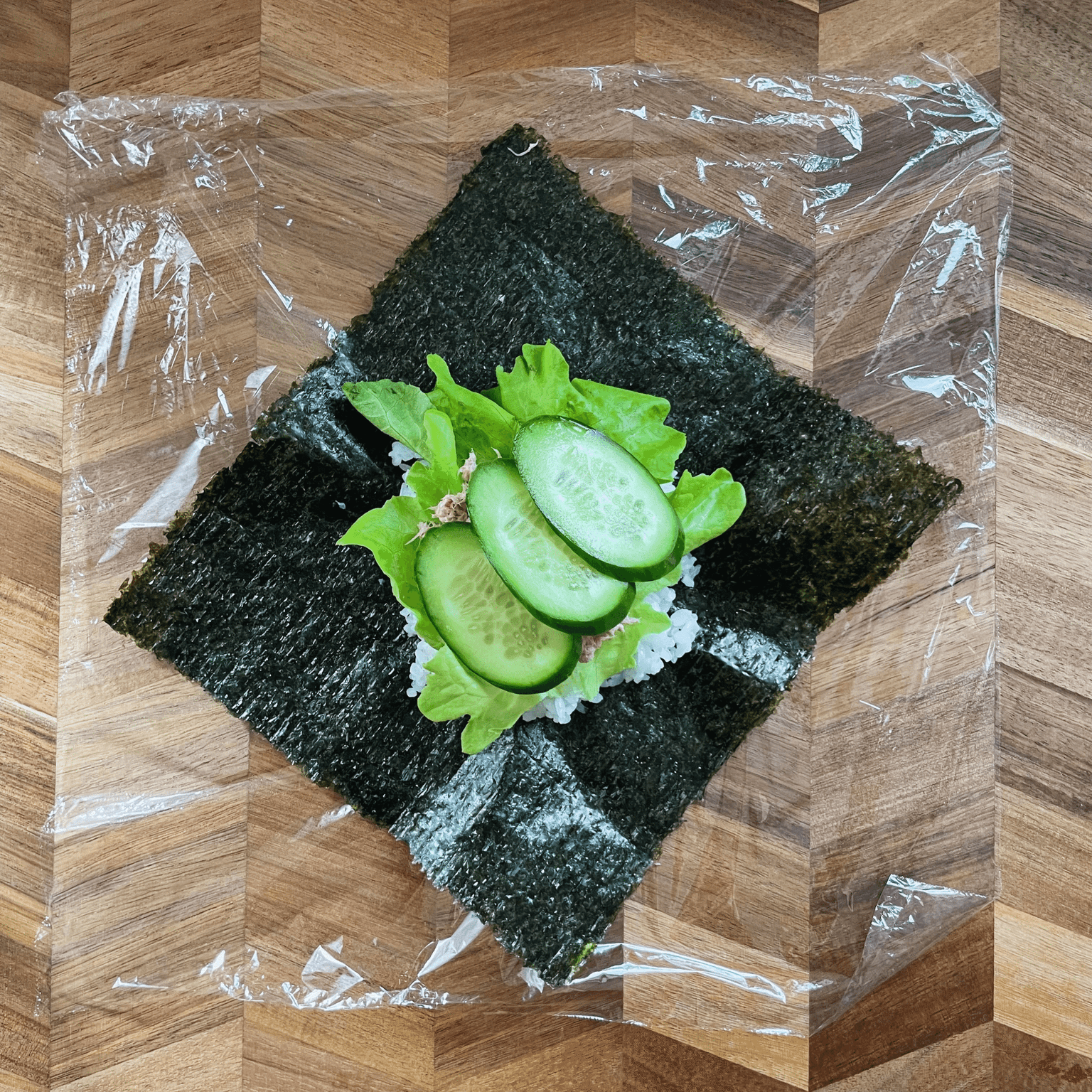 Tuna and cucumber filling for onigirazu