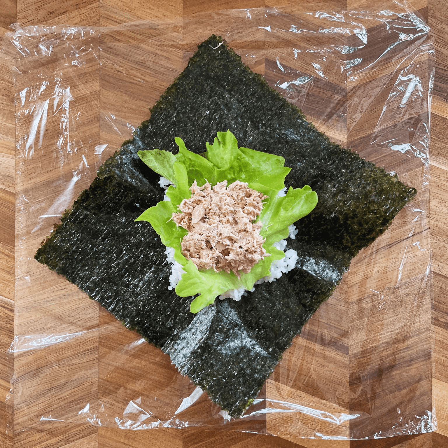 Tuna and lettuce filling for onigirazu