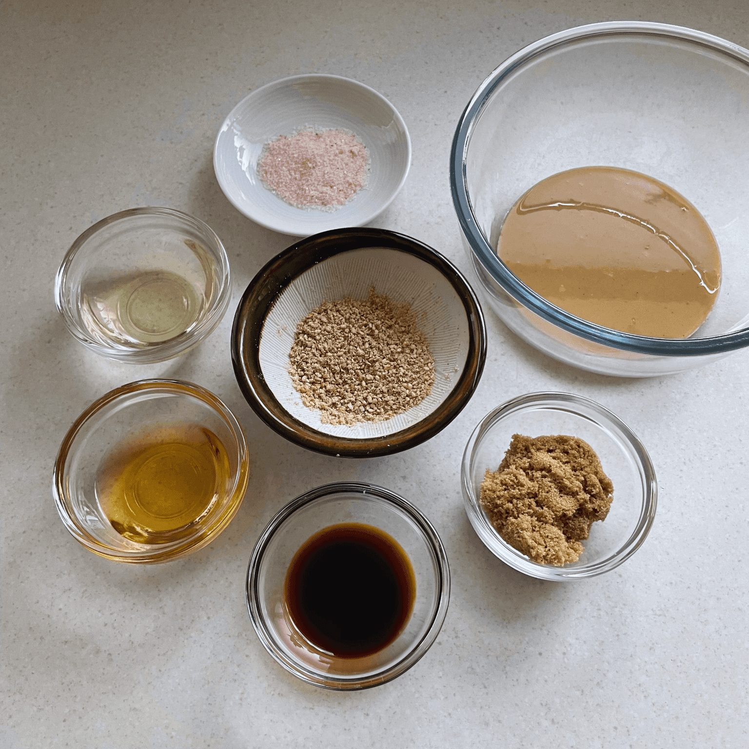 Sesame seeds and seasonings for Japanese sesame dressing